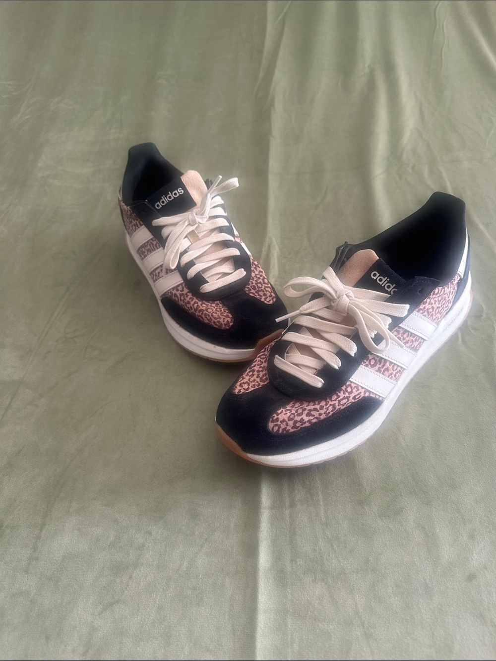 #957 adidas Women's Black & Pink Leopard Accent Sneakers